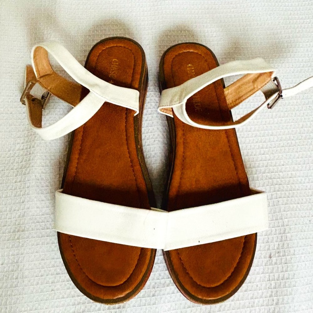 Chase + Chloe White & Tan Platform Sandals | Size 8.5